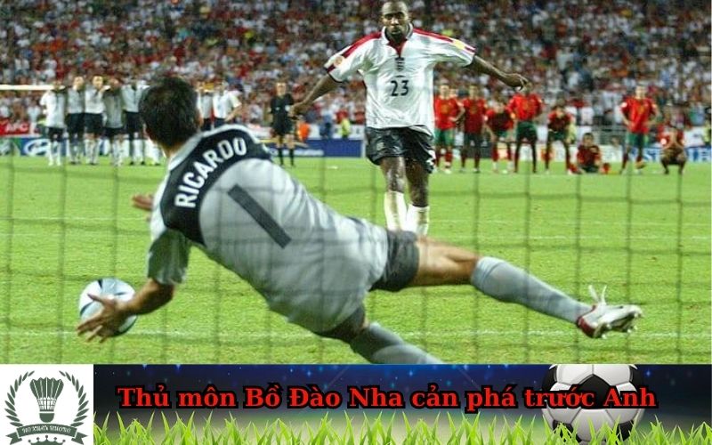 Thủ môn Bồ Đào Nha cản phá quả pen trước Anh