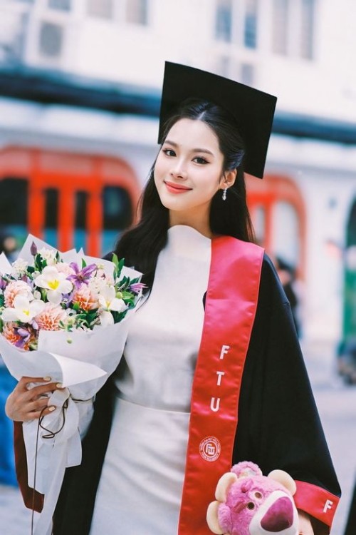 tran ha linh tot nghiep