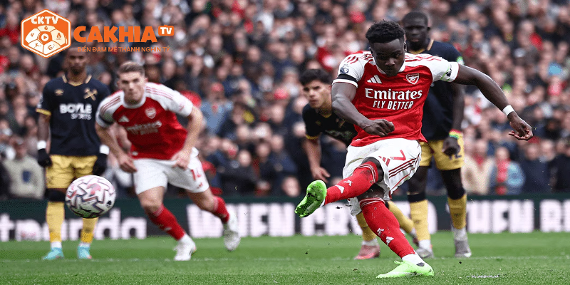 Áp dụng “Pát-xê” trong pha kiến tạo ghi bàn