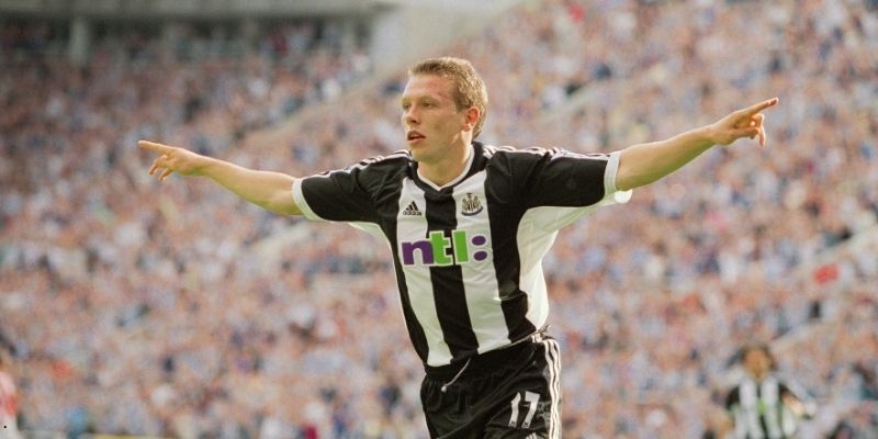 Mbappé thường chọn hướng chéo để tránh trung vệ