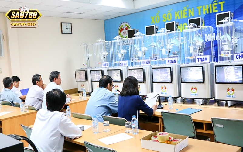 Xổ số và Giáo dục: Cách nguồn thu vé số hỗ trợ học sinh nghèo.