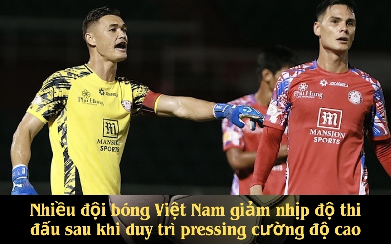 Nhiều đội bóng Việt Nam giảm nhịp độ thi đấu sau khi duy trì pressing cường độ cao