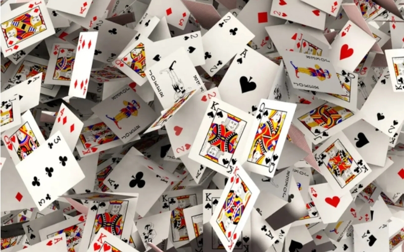 Sự tiến hóa của bộ bài từ phương Đông đến châu Âu