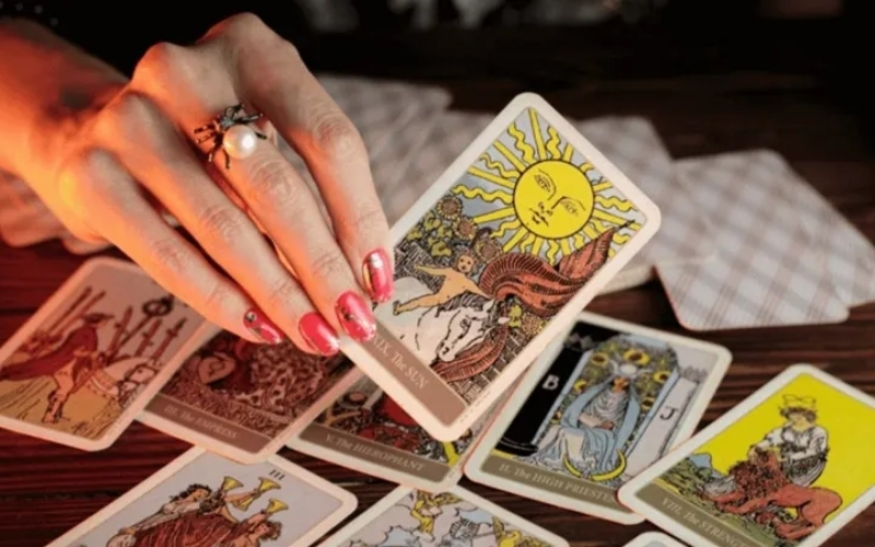 Khám phá cách chơi bài Tarot như một hình thức nghệ thuật