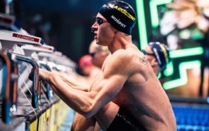 Lý do vận động viên bơi lội thường cạo sạch lông trước khi thi đấu.