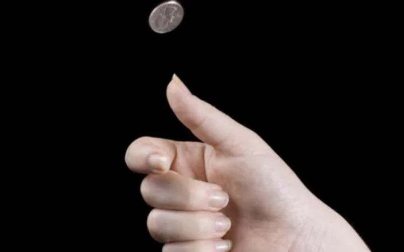 Tại sao việc tung đồng xu lại là cách công bằng để bắt đầu