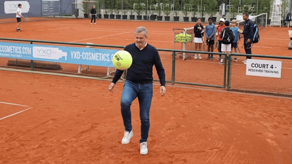Bén duyên cỏ non Allianz Arena