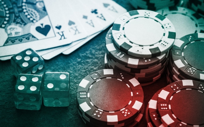 Cách chơi bài Poker cơ bản: Luật chơi và các thuật ngữ chính