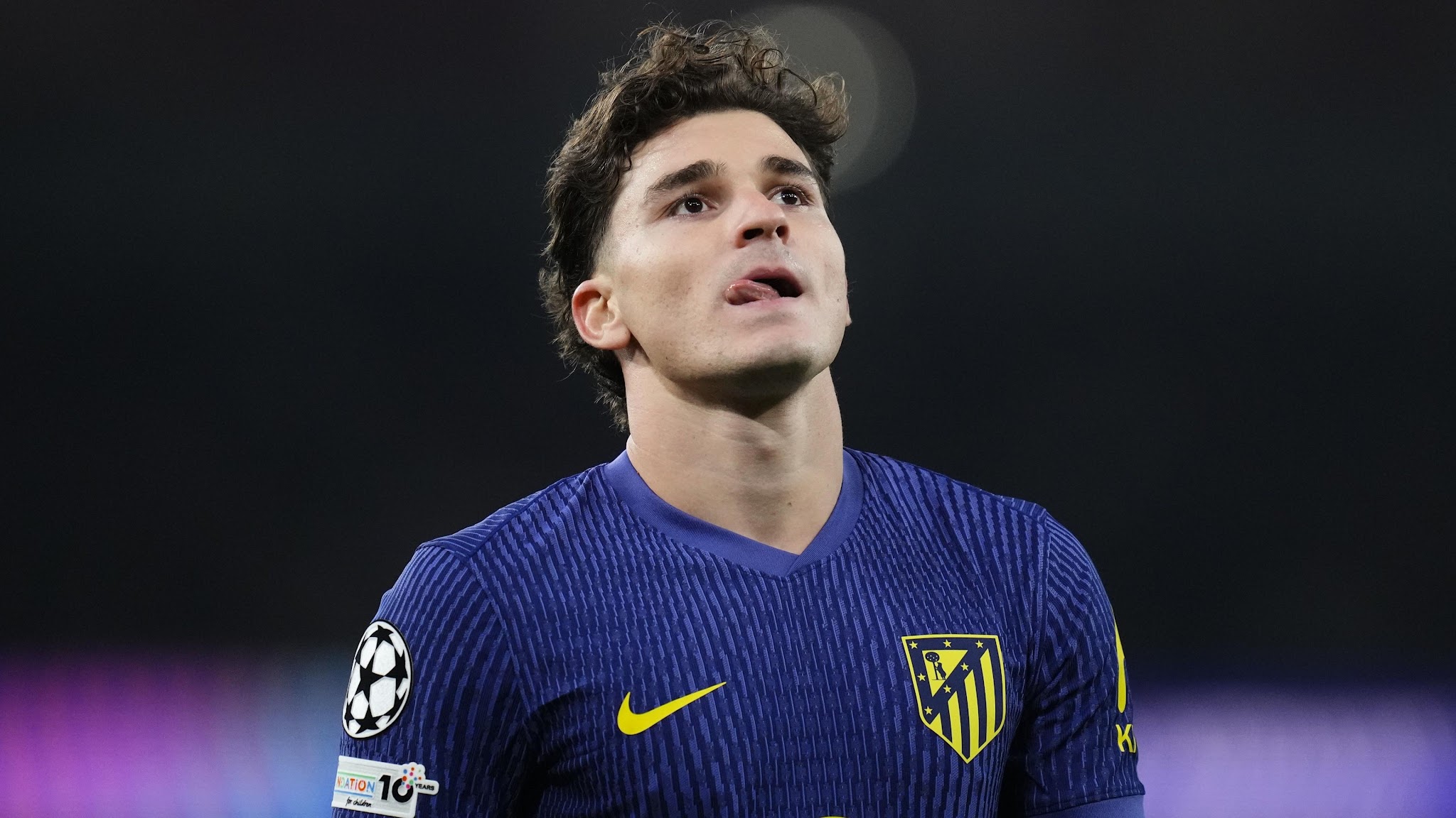 Julián Álvarez pressing trong vai trò số 9 hiện đại