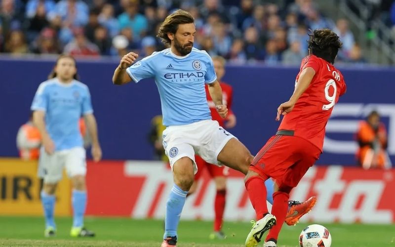Nghệ thuật phối hợp một chạm (One-touch Football) Bóng đá tốc độ cao