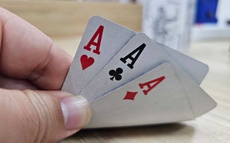Phân tích xác suất và quản lý rủi ro trong từng ván bài