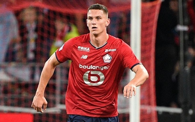Đánh giá chiều cao vượt trội và khả năng làm chủ không chiến của trung vệ Botman