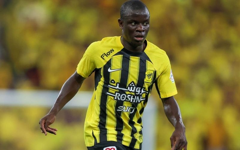 N'Golo Kante hoạt động bền bỉ ở khu vực trung tuyến Al Ittihad