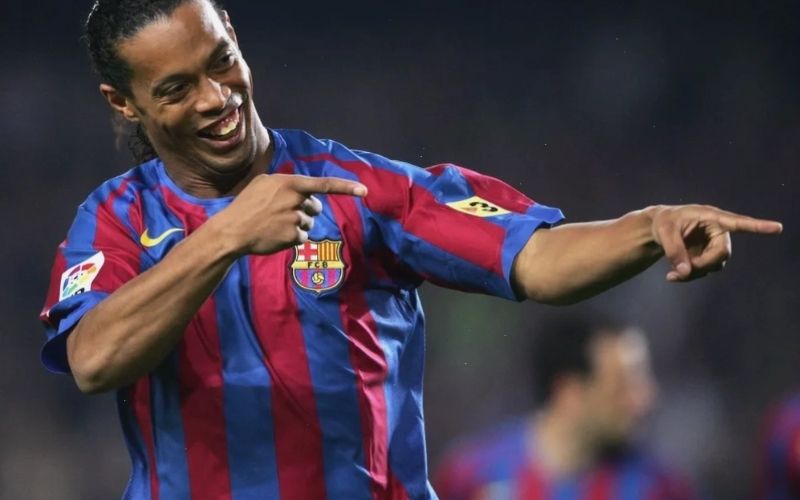 Ronaldinho Nụ cười ma thuật và sự nghiệp đỉnh cao rực rỡ nhưng quá ngắn ngủi